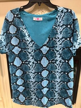 Buddy Love Teal & Black Snake-Print V-Neck Short Sleeve Top